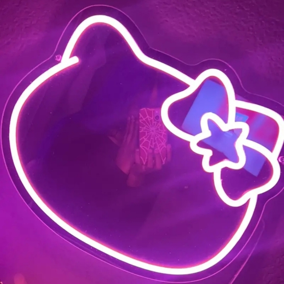 COPY - Hello Kitty Led lighted mirror 15" - Picture 9 of 11